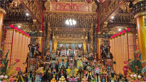 媽祖庇佑！安平天后宮信徒噎食倒地「男跪地CPR」大咖身分曝光…