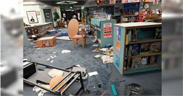 恐賠150萬！2屁孩闖小學圖書館搞破壞　被親媽檢舉下場GG了