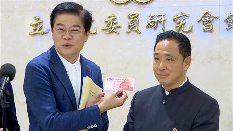 孫文外曾孫王祖耀來台　藍委拿"百鈔"對比相似度