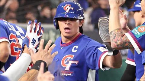 快新聞／帶傷撲壘跑回致勝分！陳傑憲骨裂返台　本週五赴長庚檢查左手食指