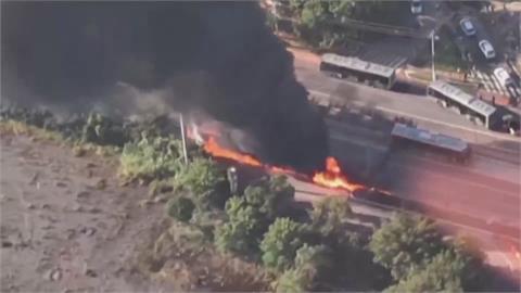 巴西小飛機墜落砸毀公車　濃煙狂竄釀2死6傷