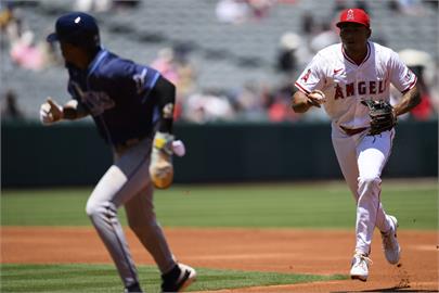 MLB(影)／有本事就來抓我!　光芒快腿菜鳥領銜演出最精彩投手犯規