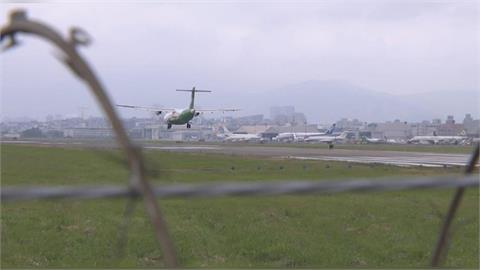 最新／大雷雨開轟！松山機場暫停地面作業　部分航班延誤