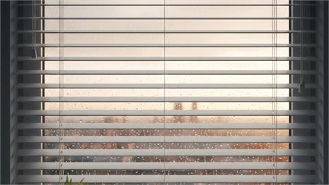 小心廁所隱私被看光！網曝百葉窗「半透明」危機：晚上燈一開就是皮影戲