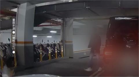 開太慢？轎車遭休旅車狂逼按喇叭　追進停車場攔車