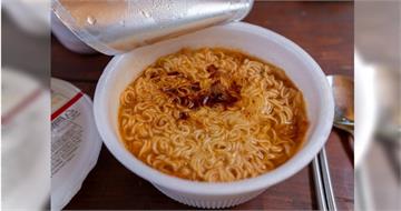 他推「這款」泡麵加羊肉堪比小吃店　一票網友點頭：可以當小火鍋