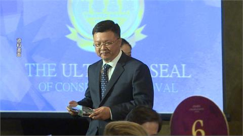 陳啟昱涉光電弊案被通緝　今早律師陪同投案