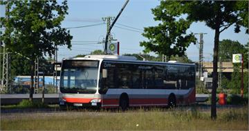 德國15歲少年清晨「偷公車行駛130公里」送女友上學　警震驚：車輛完好無損