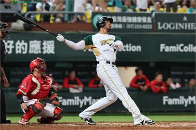 中職(影)／魔鷹連3場開轟也沒用！台鋼單場7次失誤4：9吞敗