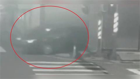 疲勞駕駛?屏東轎車衝進服飾店 台南駕駛自撞電桿釀一死三傷