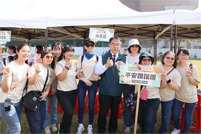 黃偉哲表揚南市資深托育與早療工作者成為父母堅實後盾