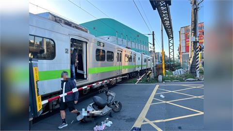 快新聞／疑誤闖台鐵鳳鳴平交道！80歲翁遭區間車撞死　桃園=鶯歌單線行車