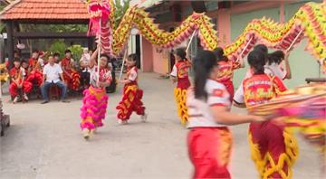 打破傳統限制 越南女性挑戰舞龍舞獅