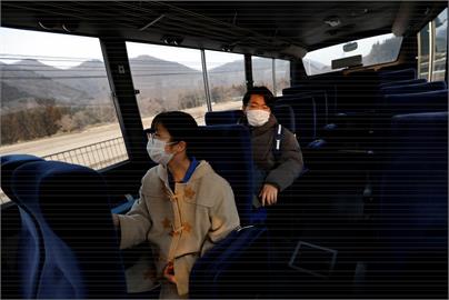別把小孩忘在車上！　日本娃娃車裝感測器自動響警報