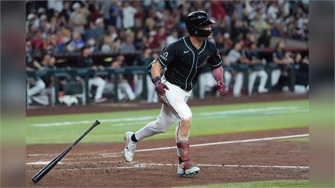 MLB(影)／「卡仔」下背部不適提前退場休息！響尾蛇總教練認為情況不嚴重