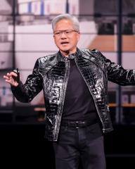 黃仁勳點名3種人最危險：沒有主見的人率先被AI淘汰