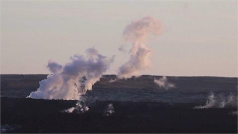 冰島火山噴發岩漿吞沒民宅　當局憂地面隨時有新裂口