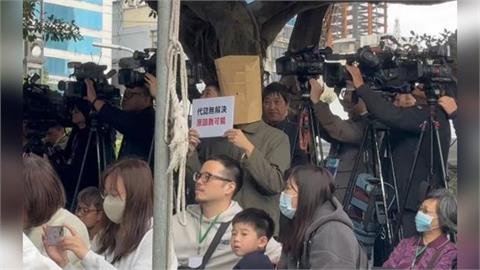 快新聞／蔣萬安致詞遇抗議！挨批不要再消費228　家屬「高舉10字」內容曝光