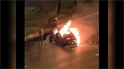 小米電動車起火「車門鎖死」車主遭火烤慘死!鑑定出爐「中方祭1規定」特斯拉也中槍