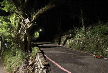 69歲男疑路倒巷弄　小黃司機疑輾過頭胸身亡