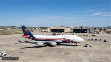 川普開箱卡達贈送波音747！新「空軍一號」紅藍金塗裝亮相