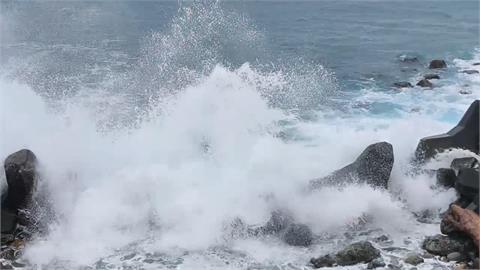 薔蜜影響台東沿岸現3m長浪 今綠島.蘭嶼船班全停航