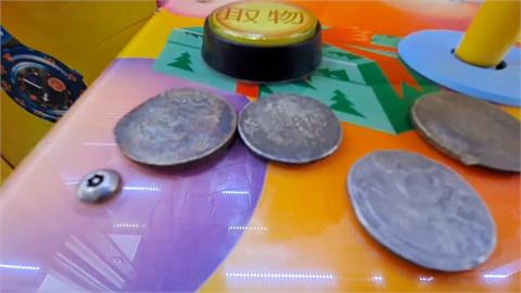 基隆販賣機被餵假硬幣　業者質疑遭「假錢洗真錢」