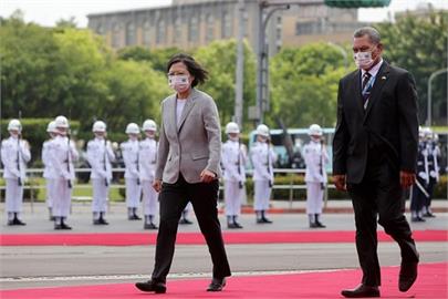 快新聞／蔡英文軍禮歡迎　吐瓦魯總理：將持續堅守與台灣長久、忠誠的邦誼