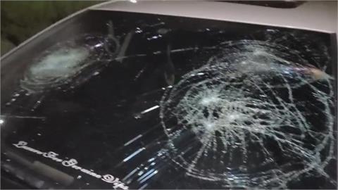 駕駛死命衝警局求救　砸車嫌遭大批警壓制在地