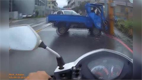 台中警追查涉竊盜車！駕駛拒捕自撞電桿　警破窗逮人