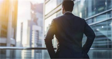 12生肖2026年事業運曝！屬豬得貴人相助、屬馬無喜恐有禍「莫要強出頭」