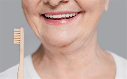 50歲男子頻頻消化不良！真相竟是牙口不好　醫：嚴重會導致心內膜炎