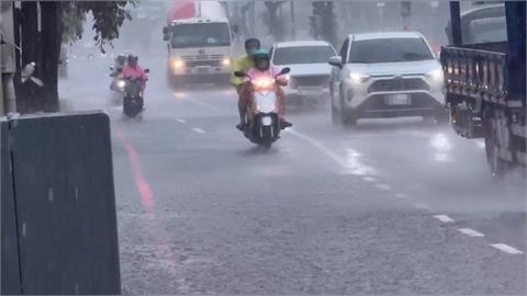 快新聞／豪雨炸半個台灣！南部雨勢驚人　16縣市嚴防豪大雨