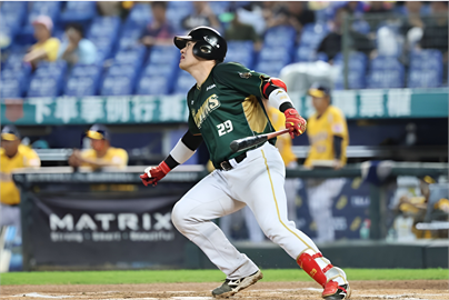 中職／差點變跨夜大戰！歷時5小時大戰張肇元10局滿貫砲成「雄鷹百轟」取勝