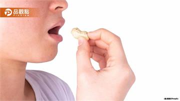 花生卡在氣管!2歲童右肺塌、血氧剩63%插管搶救中