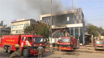 印度新德里電池廠大火 19人傷1消防員罹難