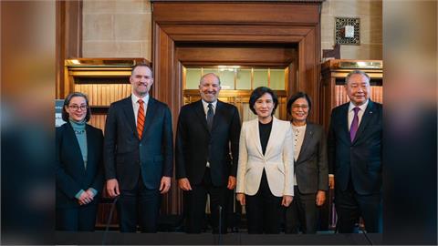 關稅談判凱旋返國　鄭麗君深夜喊：還剩「最後一哩路」