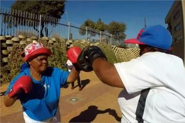 人生70打拳擊 南非奶奶拳擊手老當益壯