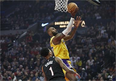 NBA(影)／詹皇詹姆斯也能40-40！唐西奇缺陣沒差　詹姆斯飆分秀率湖人奪勝