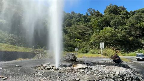 宜蘭秘境！天狗溪地下水量豐沛　噴泉「噴發逼近3樓高」