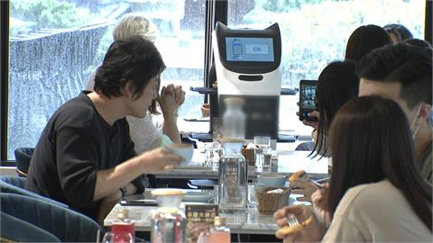 餐飲不再靠「純人工」！　逾半業者訂位、點餐、送餐都用手機和電腦