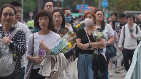 宏福苑大火獻花民眾綿延1.5公里　民眾問責港府要求徹查