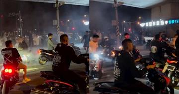 深夜「零百競技」飆車族霸佔新豐休息站　改裝車翹孤輪燒胎囂張
