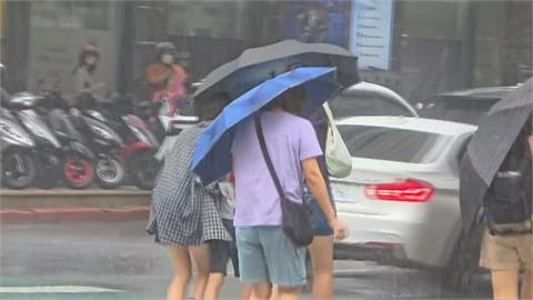 快新聞／出門帶傘！「低壓帶＋西南風影響」全台水氣多　南部慎防豪雨