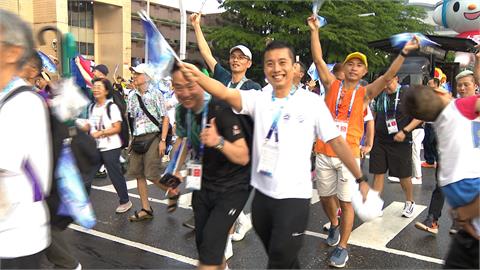 大雨澆不停熱情！　世壯運「夢想壯年遊」吉祥物壯寶來助陣