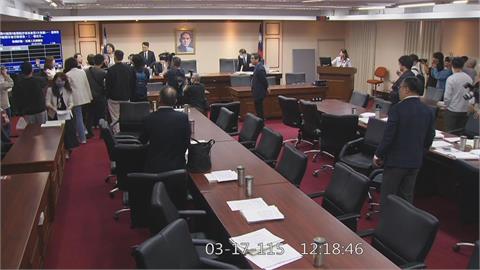 惡人先告狀？翁曉玲「沒收表決」　竟反嗆綠委：擋我離開涉犯強制罪