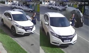 【有片】皮卡撞車360度翻轉　女路人遭兩車夾擊毫髮無傷！奇蹟畫面曝光
