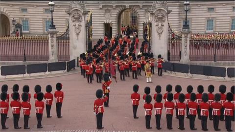 告別英國女王　女王靈柩移至西敏廳　開放瞻仰四天