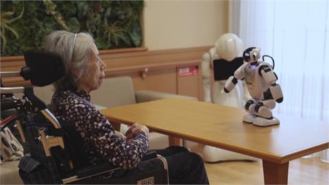 日本高齡化嚴重！早稻田大學開發看護機器人　預計２０４０年正式投入