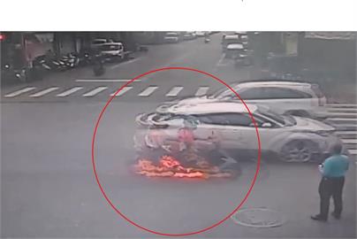路上驚見「風火輪」！　騎士騎微電車竄火警急助滅火